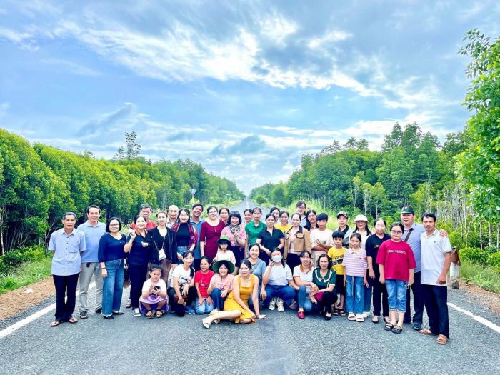 Ảnh đoàn khách đi du lịch tại đảo khỉ Cần Giờ