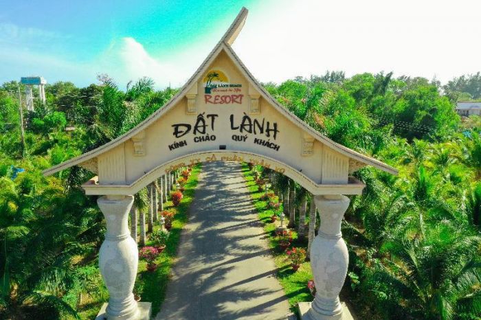 Resort Đất Lành cũng là lựa chọn tối ưu khi lưu đêm tại đây