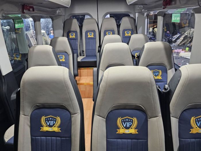 Nội thất xe 16 chỗ cho khách thuê