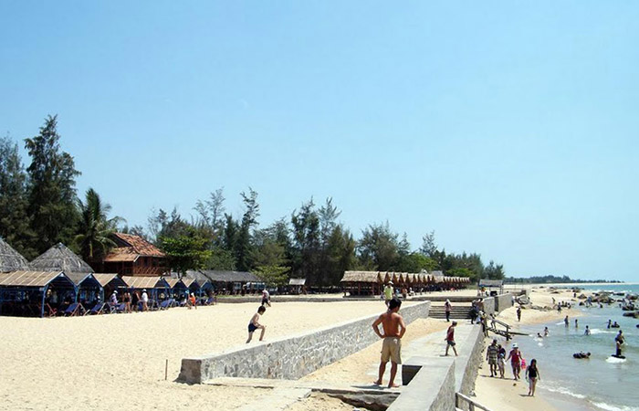 Bãi biển Hồ Tràm Hồ Cốc xanh ngát, hải sản tươi ngon