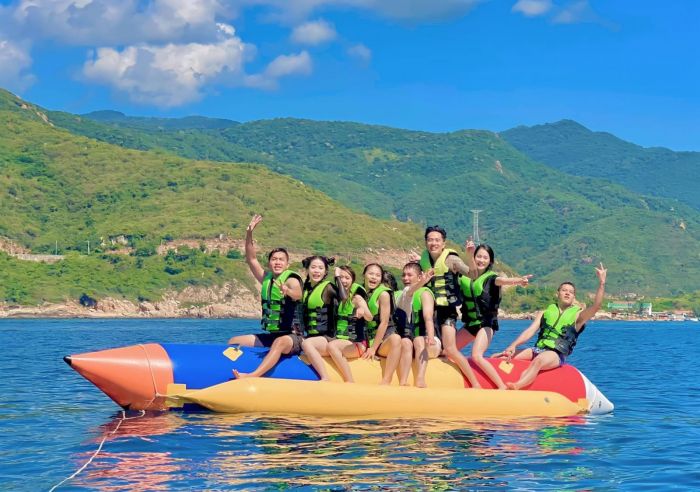 Đoàn khách thuê xe 16 chỗ đi Đảo Bình HƯng