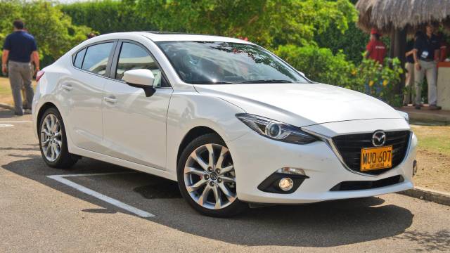 Thuê xe 4 chỗ Mazda