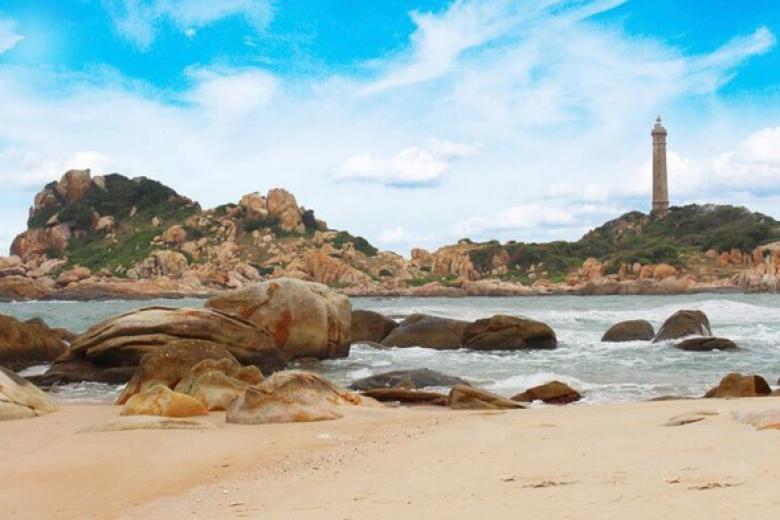 Khách thuê tàu ra Hải Đăng Kê Gà