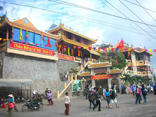 Thuê xe đi Dinh Cô Long Hải